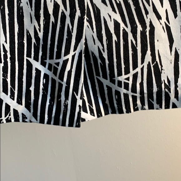 Black and White Skirt - Picture 3 of 4